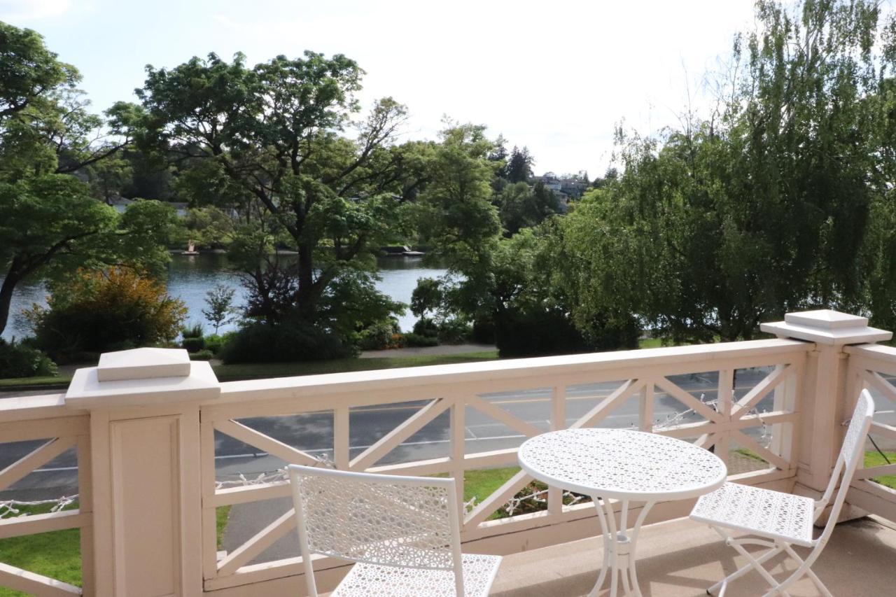 Lipton Place By Elegant Waterfront Esquimalt 外观 照片
